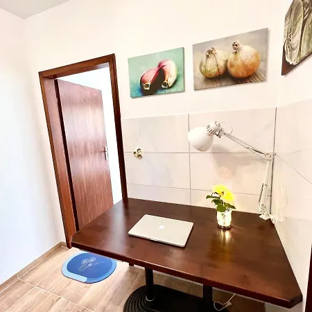 Apartmán Stylish, Cozy & Quiet With One And Half In District 1 *