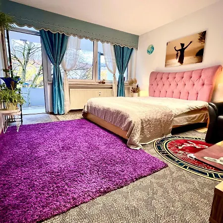 Stylish, Cozy & Quiet With One And Half In District 1 Düsseldorf