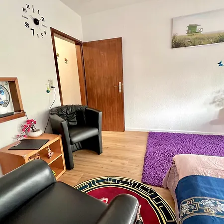 Stylish, Cozy & Quiet With One And Half In District 1 Düsseldorf