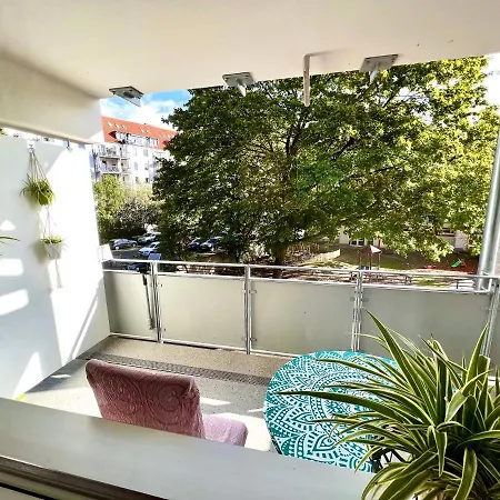 Stylish, Cozy & Quiet With One And Half In District 1 Ντίσελντορφ