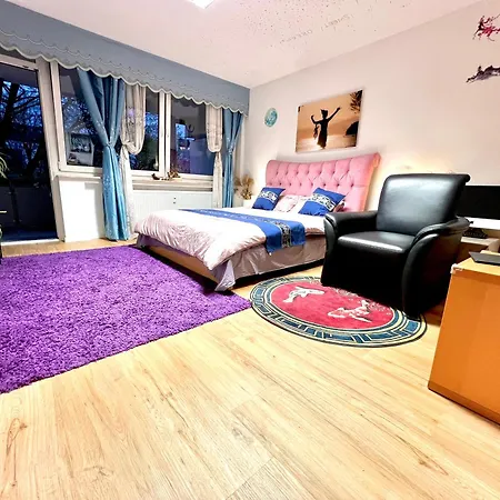 Stylish, Cozy & Quiet With One And Half In District 1 Düsseldorf