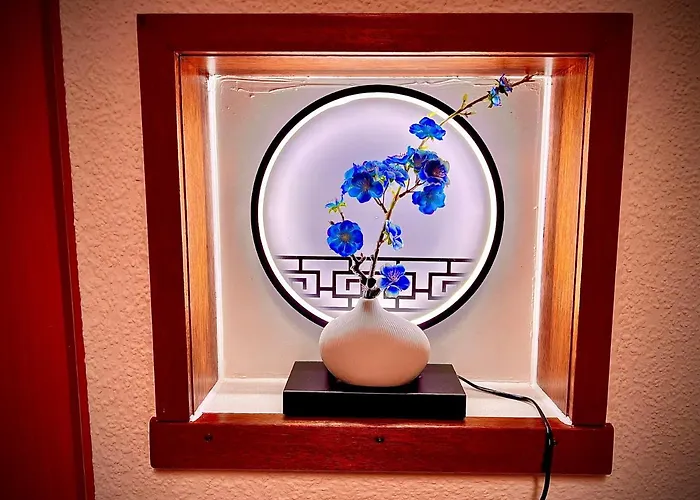 Апартаменты Stylish, Cozy & Quiet With One And Half In District 1