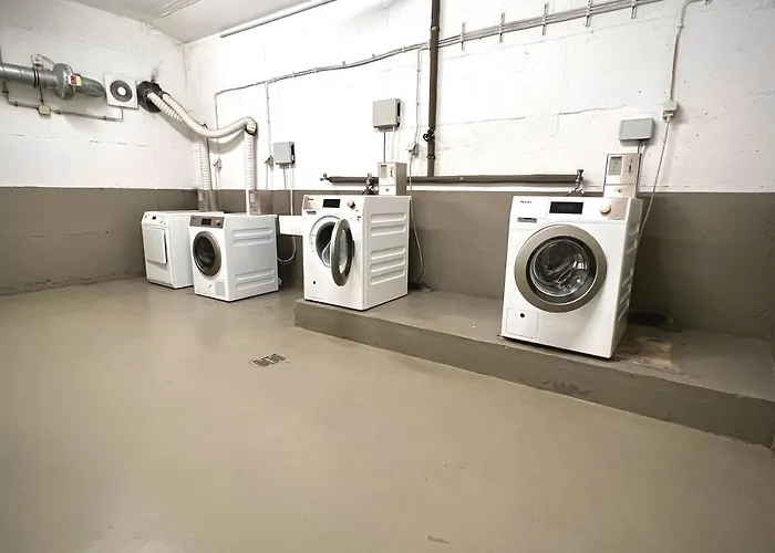 Stylish, Cozy & Quiet With One And Half In District 1 Lägenhet *