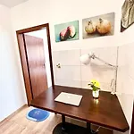 Apartamento Stylish, Cozy & Quiet With One And Half In District 1 *