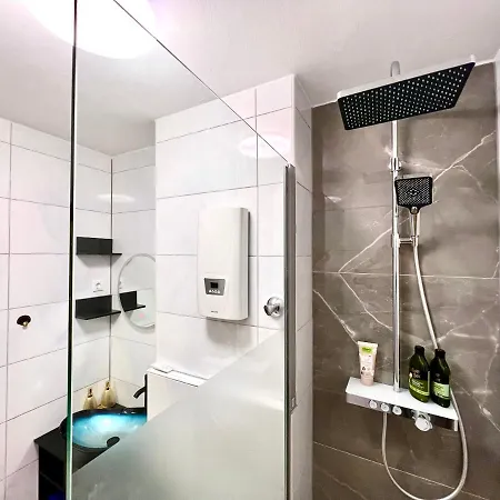 Apartman Stylish, Cozy & Quiet With One And Half In District 1