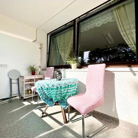 Stylish, Cozy & Quiet With One And Half In District 1 아파트 뒤셀도르프